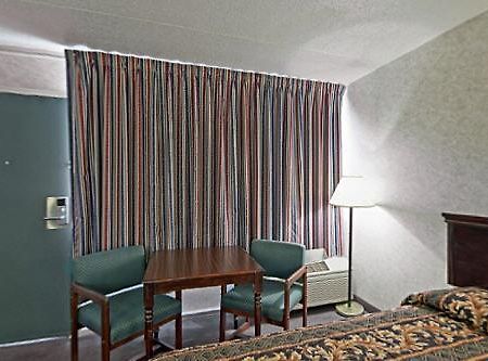 America'S Best Value Inn & Suites - Memphis/Graceland Room photo