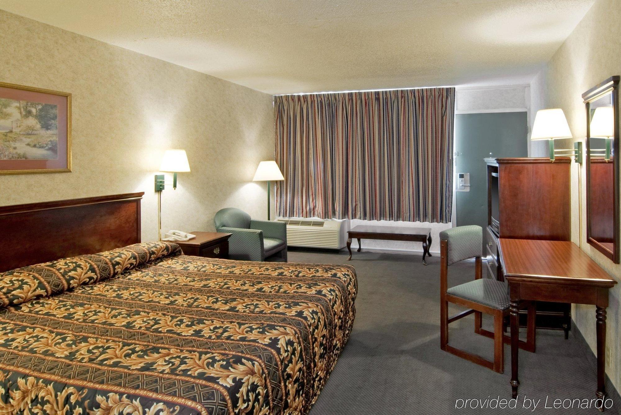America'S Best Value Inn & Suites - Memphis/Graceland Room photo