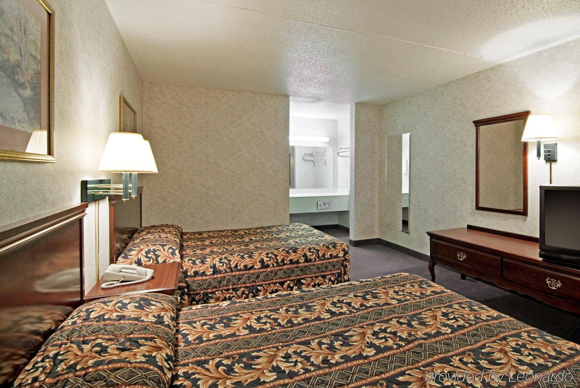 America'S Best Value Inn & Suites - Memphis/Graceland Room photo