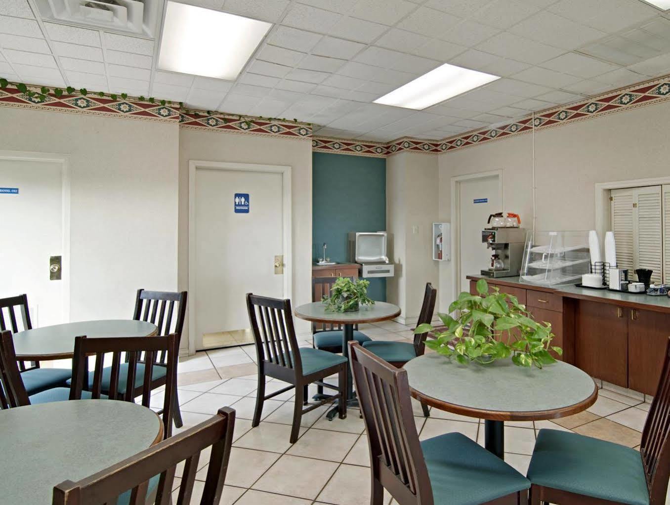 America'S Best Value Inn & Suites - Memphis/Graceland Exterior photo
